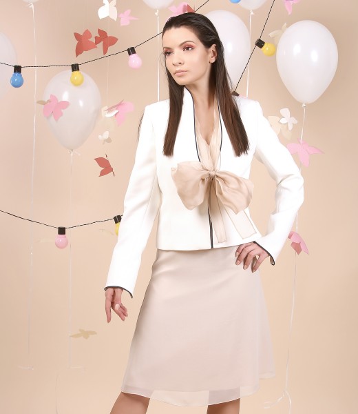 Elegant outfit with removable bow and jacket