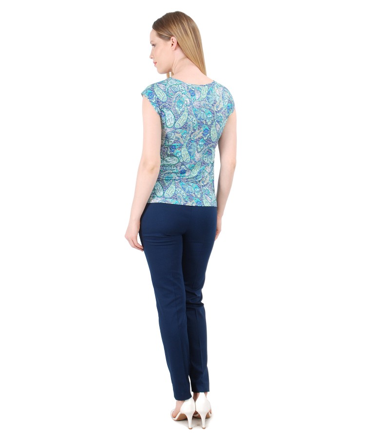 Elegant outfit with pants and t-shirt with floral print