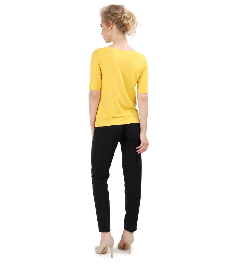Office outfit with ankle pants and uni jersey blouse