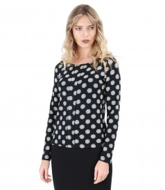 Blouse with long sleeves and front fold