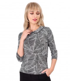 Elegant blouse made of printed elastic jersey