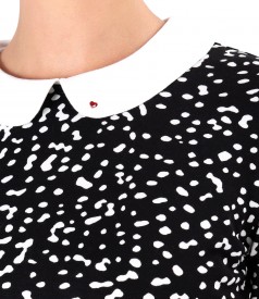 Blouse with round collar and inserts of crystals