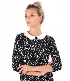 Blouse with round collar and inserts of crystals