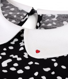 Blouse with round collar and inserts of crystals
