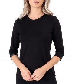Elastic jersey blouse with rips at the decolletage and sleeve