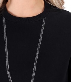 Blouse made of thick cotton with decorative stitching