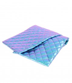 Elegant shawl made of waterproof quilted fabric