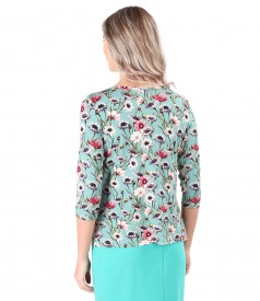 Elastic jersey blouse printed with floral motifs