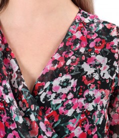 Elegant veil dress printed with floral motifs