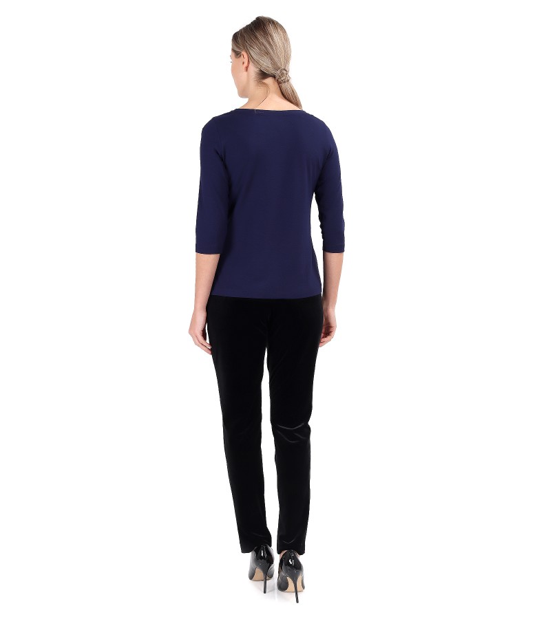 Elegant outfit with elastic velvet pants and fine elastic jersey blouse