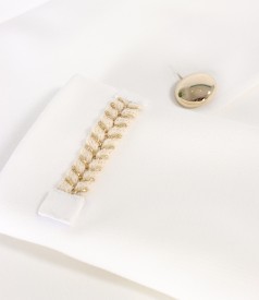 Elastic fabric jacket with trimmings at the ends