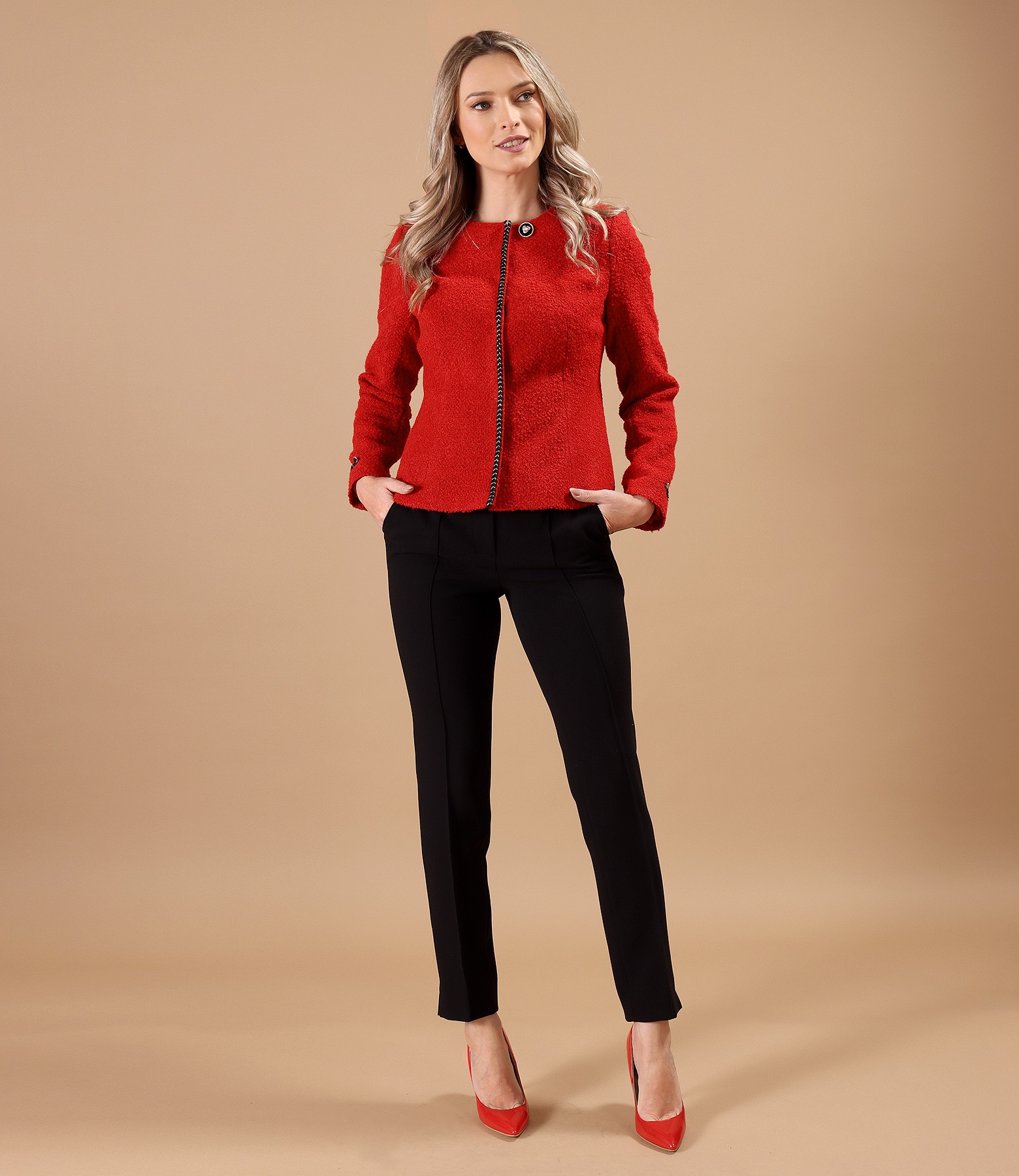 Ankle pants made of elastic fabric