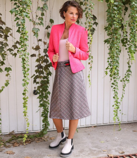 Office outfit with flared checked skirt and jacket made of curls