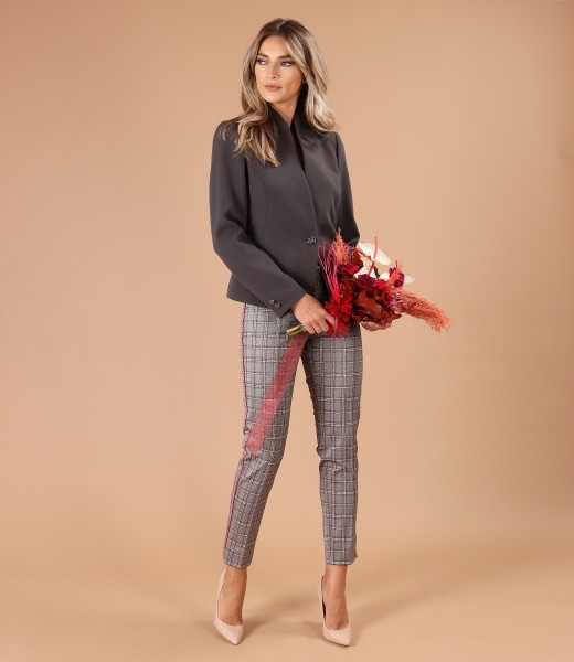 Office outfit with checkered pants and jacket made of elastic fabric