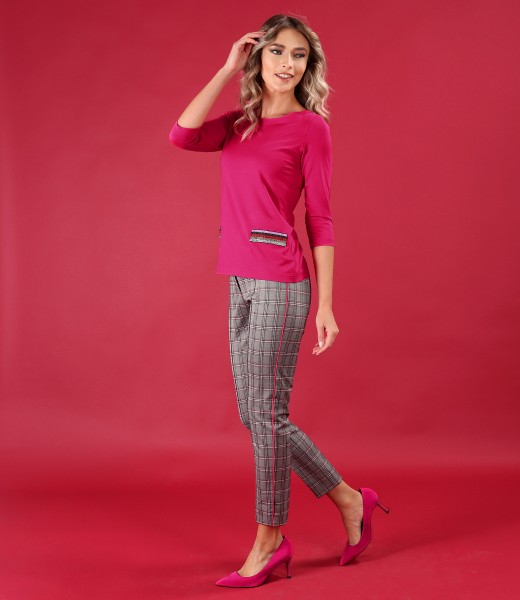 Elastic jersey blouse with checkered pants