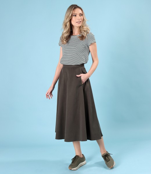 Casual outfit with jersey skirt and blouse
