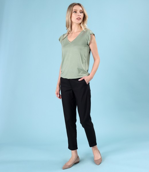 Casual outfit with jersey blouse and ankle pants