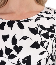 Elegant viscose dress printed with floral motifs