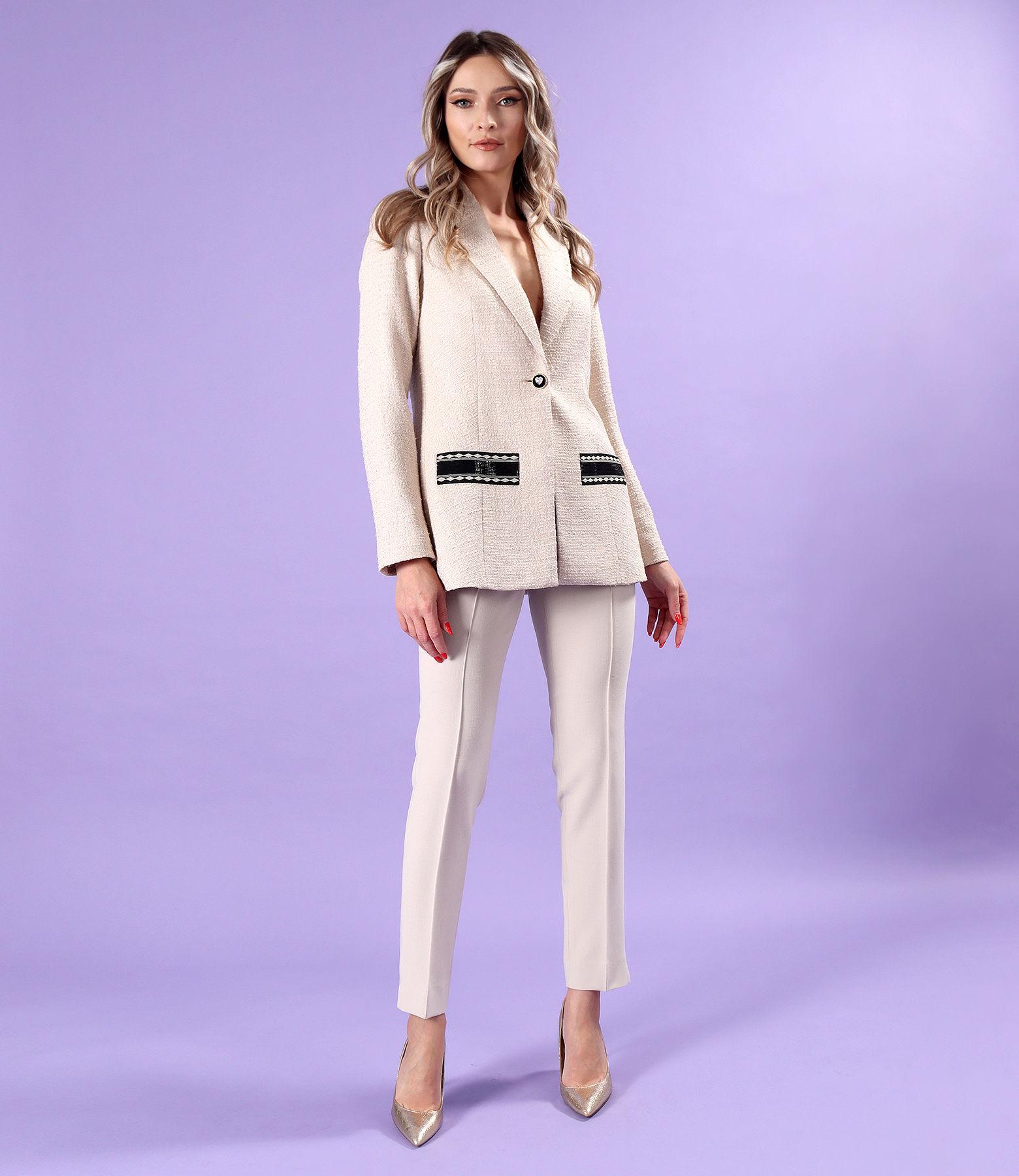 Elegant outfit with pants and a long jacket made of curls