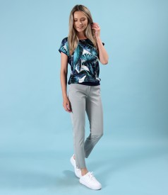 Blouse with front made of natural silk printed with floral motifs