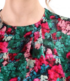 Elegant blouse in natural silk printed with floral motifs