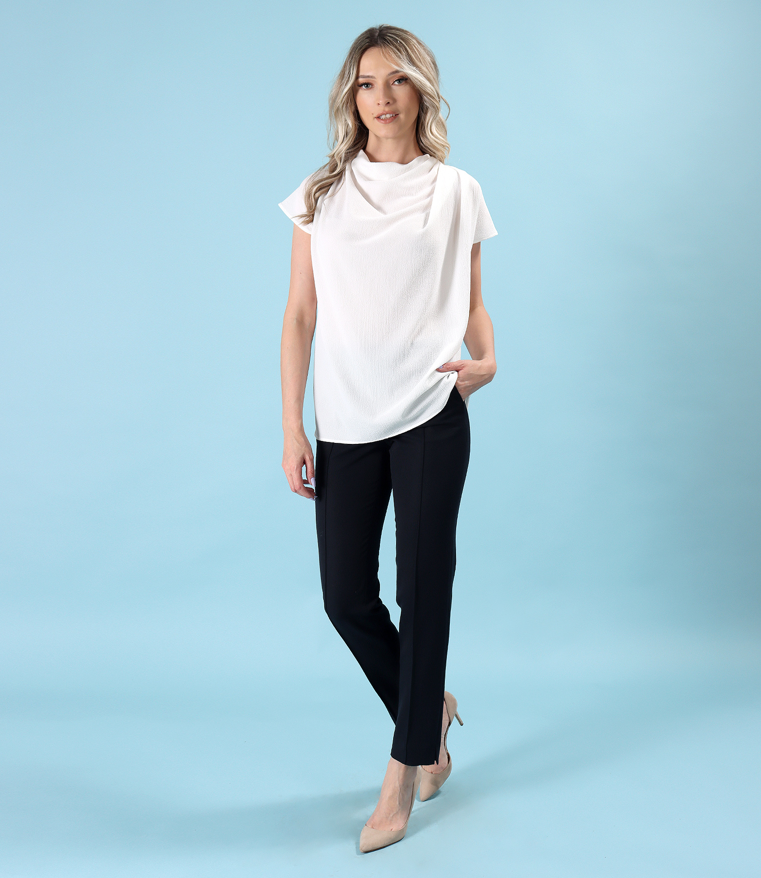 Blouse with pleats on the shoulder