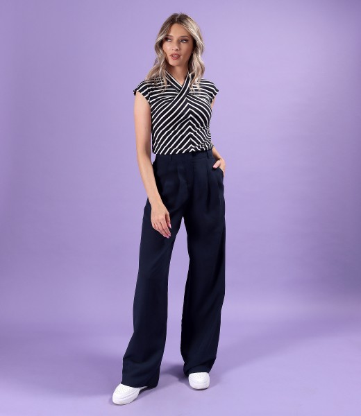 Casual outfit with wide pants and elastic jersey blouse with stripes