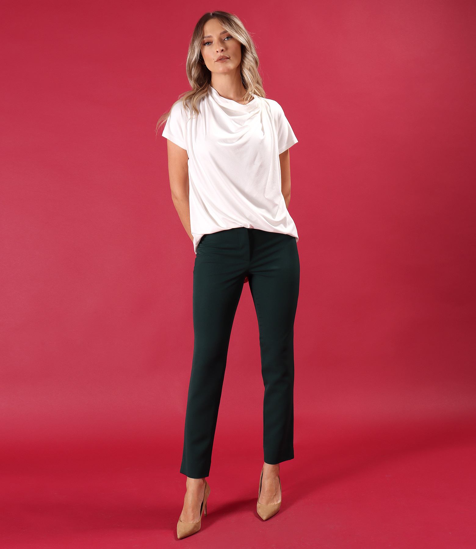 Elegant outfit with ankle pants and a casual blouse made of elastic jersey