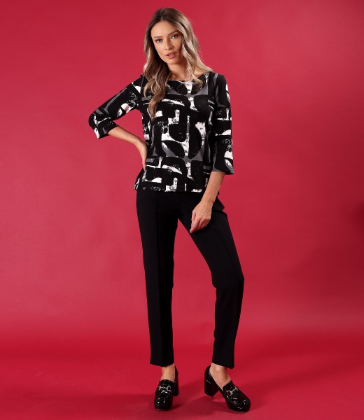 Casual outfit with a thick elastic jersey blouse and ankle pants