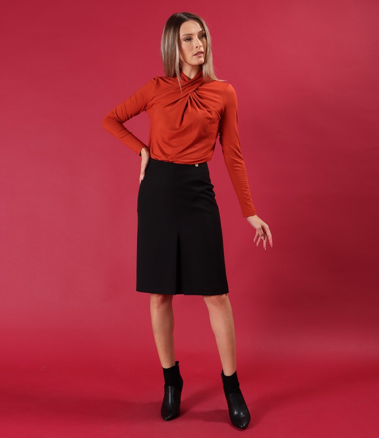 Jersey blouse with pleats at the neckline and flared skirt