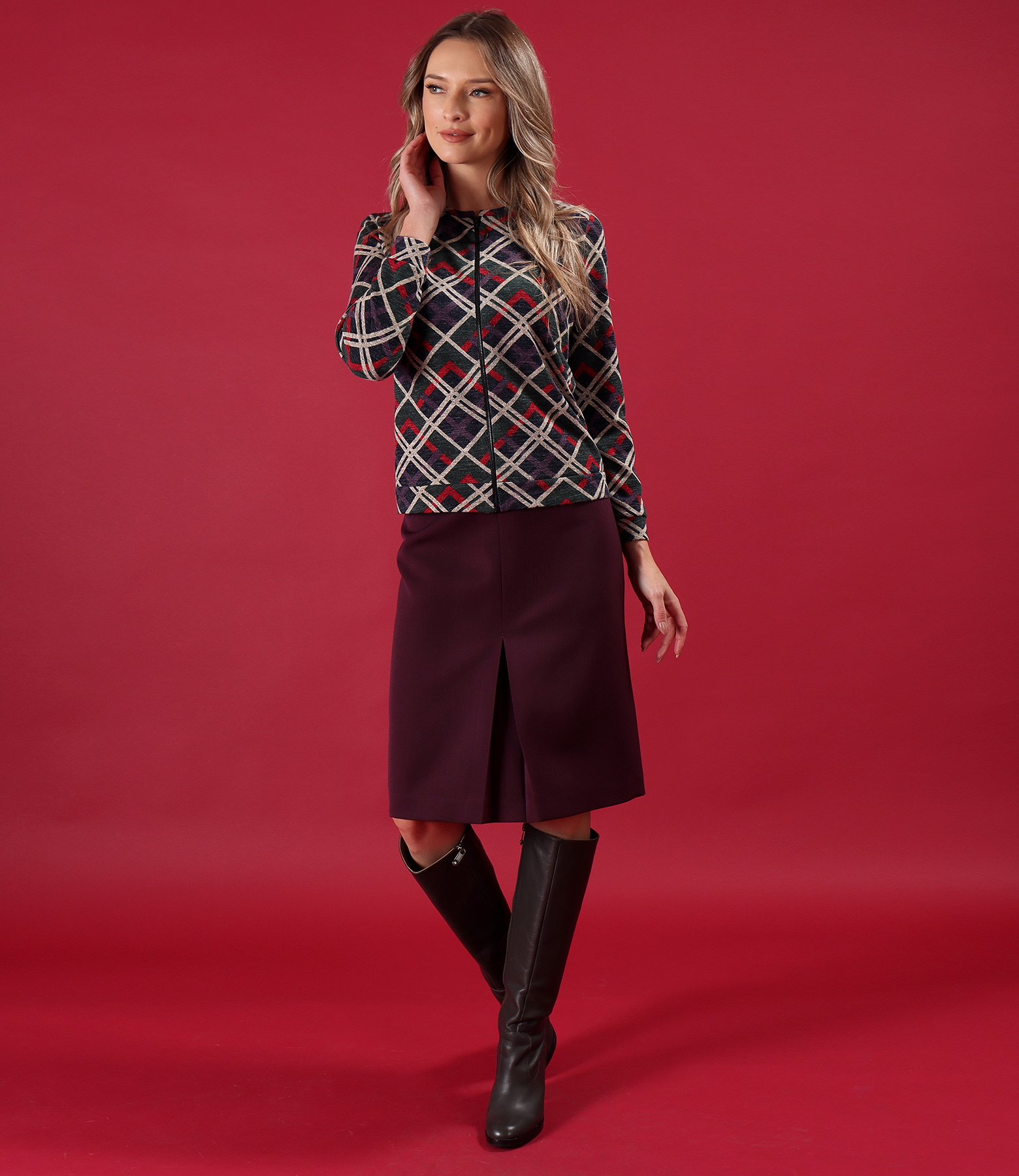 Thick elastic jersey blouse with front zipper and flared skirt