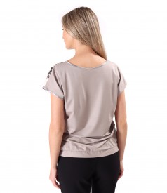 Blouse with a viscose front printed with floral motifs