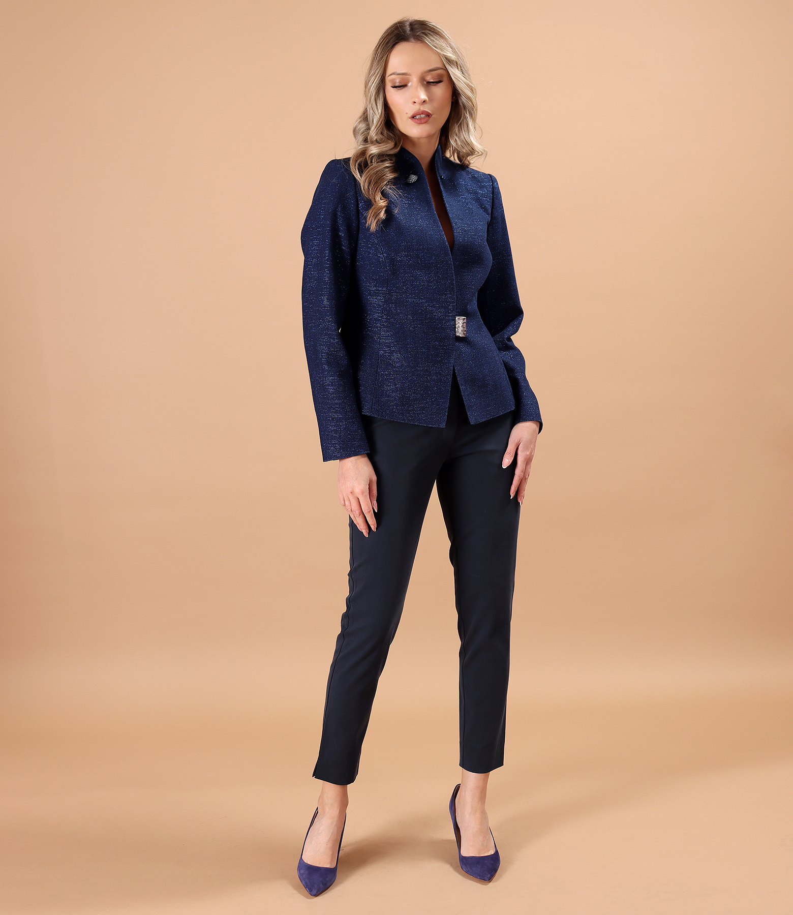 Office outfit with flared pants and shiny denim jacket