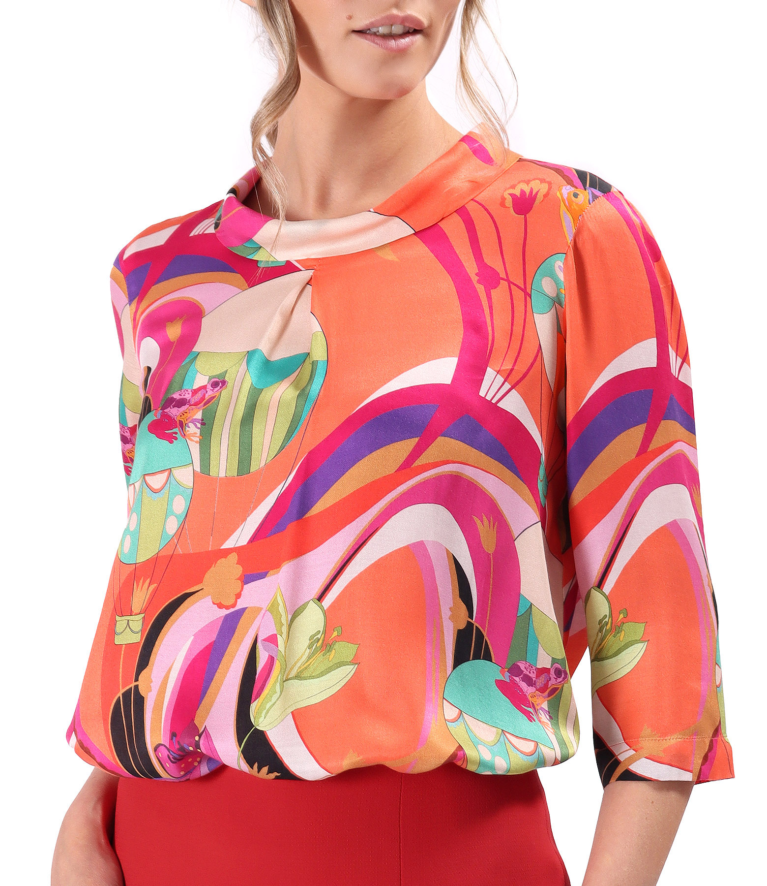 Elegant blouse made of viscose with natural silk