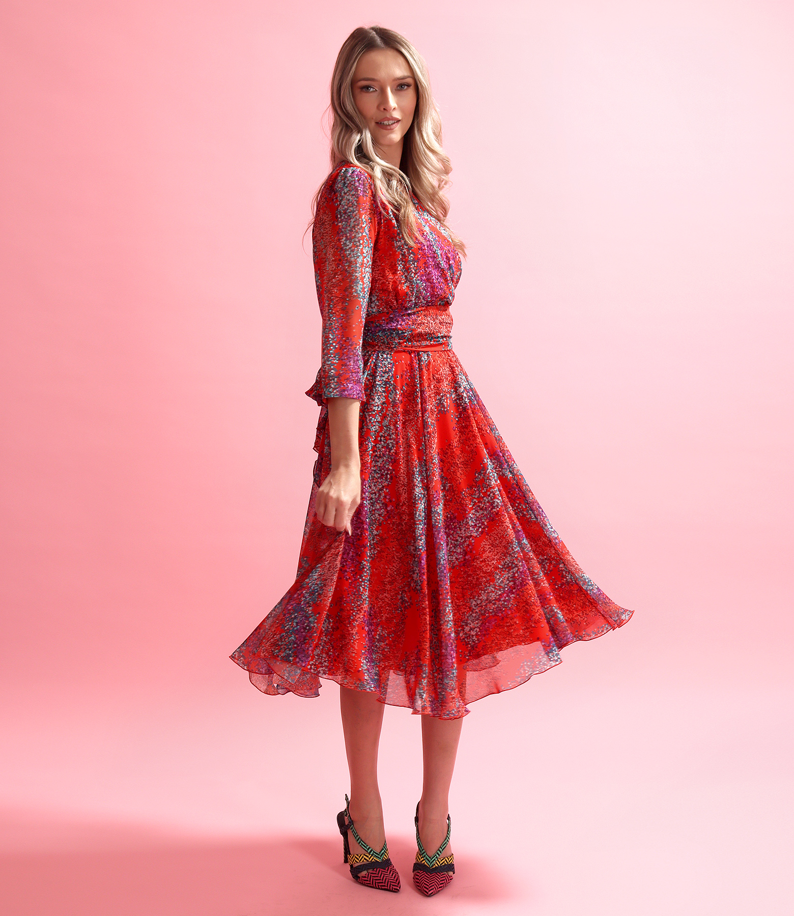 Elegant dress with printed veil cord