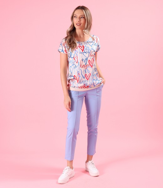 Casual outfit with elastic cotton pants and a blouse with a viscose satin front