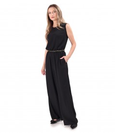 Elegant jumpsuit with decorative chain at the waist