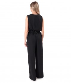 Elegant jumpsuit with decorative chain at the waist