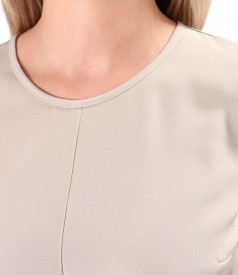 Elegant jumpsuit with decorative chain at the waist