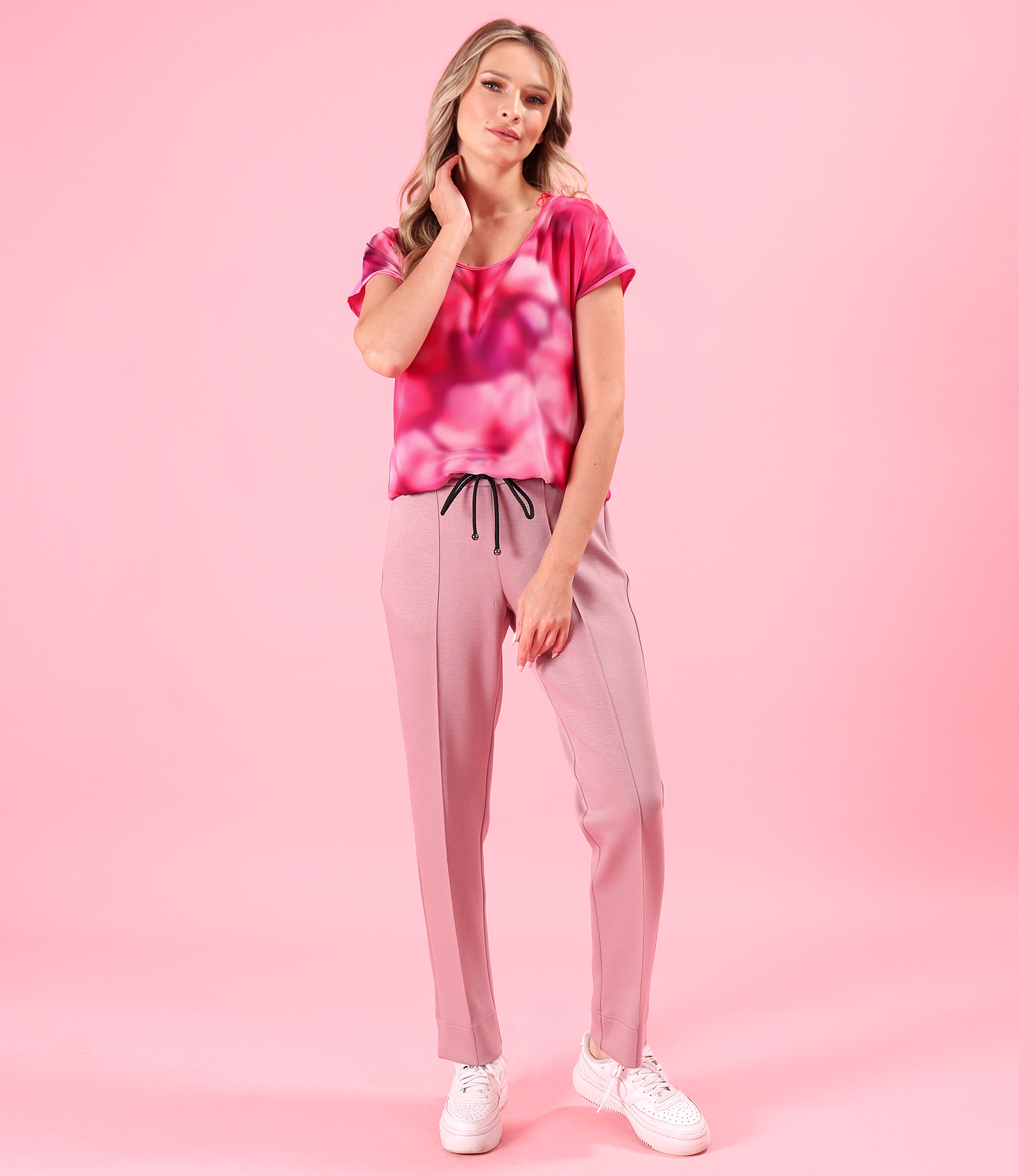 Casual blouse with front made of veil printed with floral motifs
