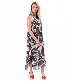 Elegant long dress printed with geometric motifs