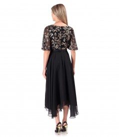 Midi dress with a bodice and wide sleeves made of gold sequins with floral motifs