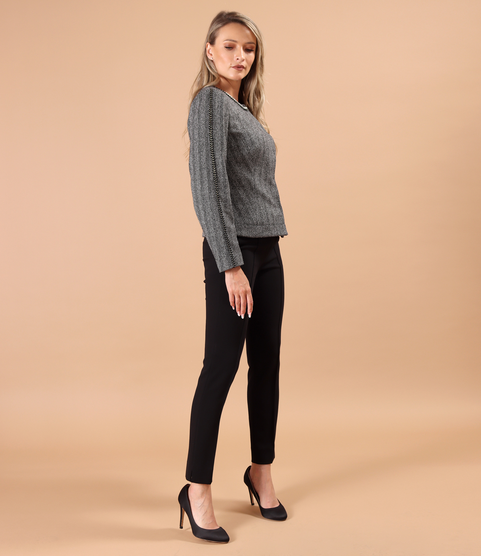 Office outfit with ankle pants and a cotton jacket