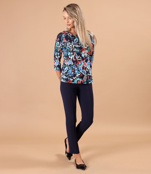 Casual outfit with ankle pants and elastic jersey blouse