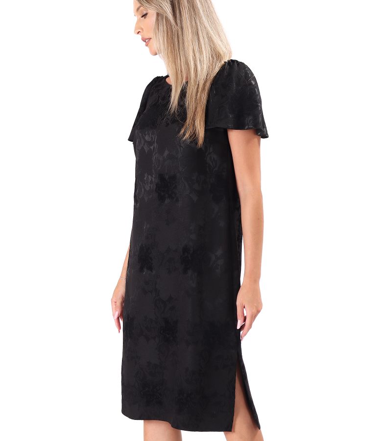 Elegant dress with short wide sleeves