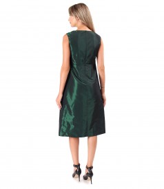 Elegant taffeta dress with detachable brooch at the waist
