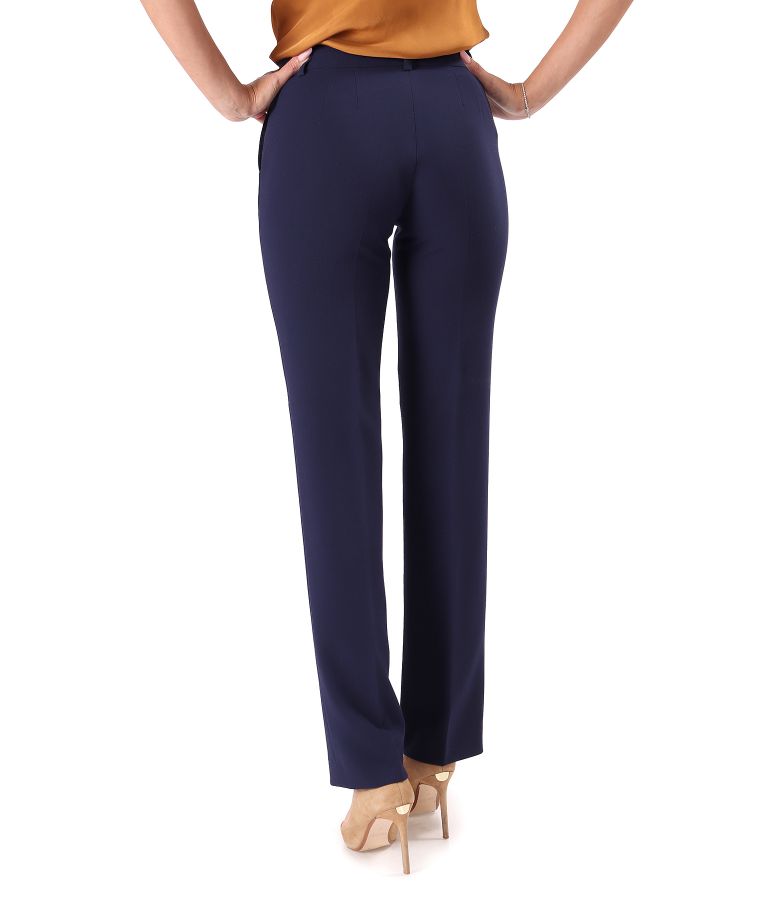 Straight pants made of elastic fabric