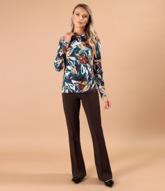 Elegant blouse made of elastic jersey printed with floral motifs