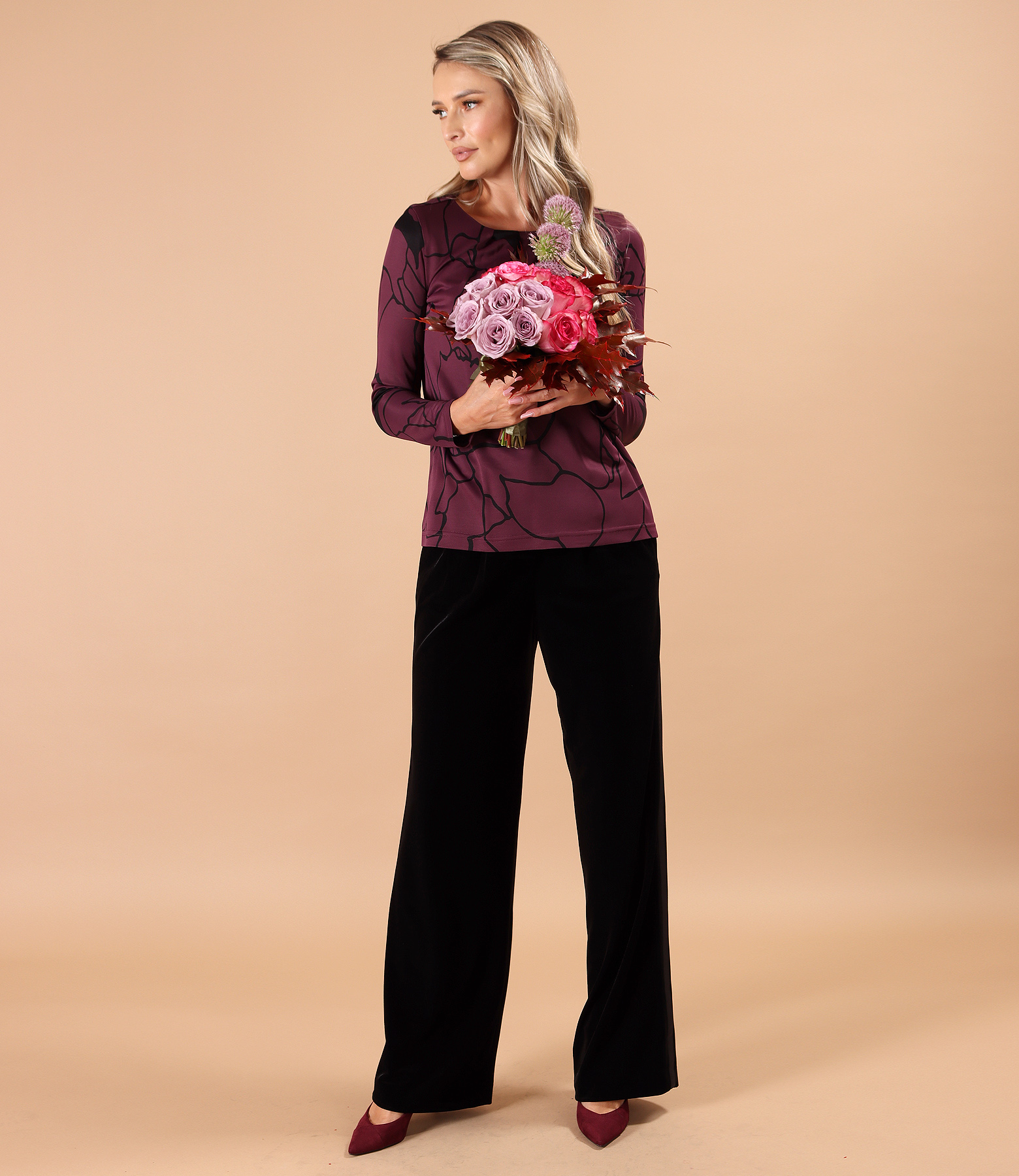 Wide elastic velvet pants with jersey blouse