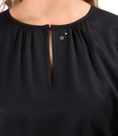 Elegant blouse made of satin-finish viscose
